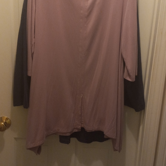 Tops - Picture 9 of 10